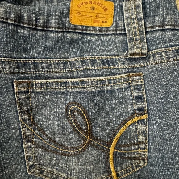 Preowned Stylish Blue Denim Jeans - Picture 3 of 10